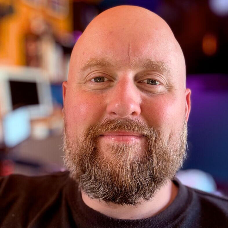 Nick Raeburn, CEO of TruNorth Social and founder of Storyscale, is a digital storyteller and community-builder who empowers businesses and entrepreneurs to grow, connect, and embrace their authentic, playful selves.