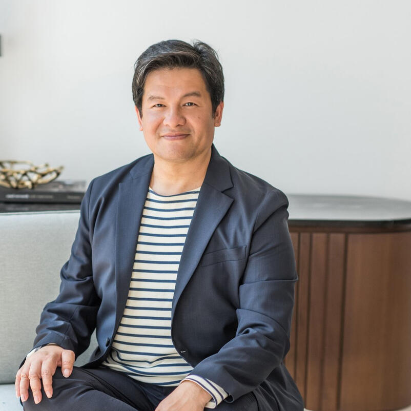 Dr. Hung Tran, founder of Sovereign Health expertly blends Western medicine, Daoist acupuncture, and mindfulness to guide individuals and groups toward holistic healing, transformation, a deeper sense of well-being and lasting change.
